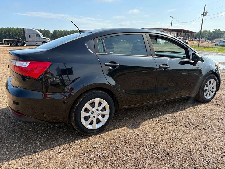 2016-kia-rio-4-door-awd-sedan-(87,338-miles)-image-3