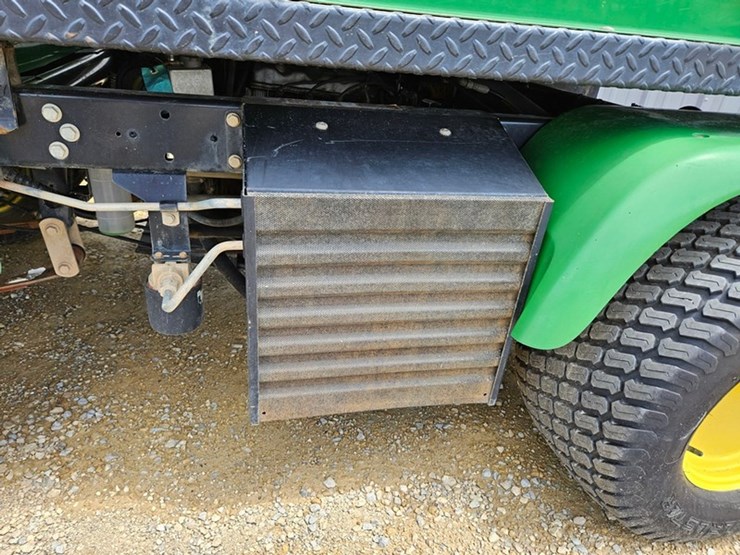 2020-john-deere-gator-image-15