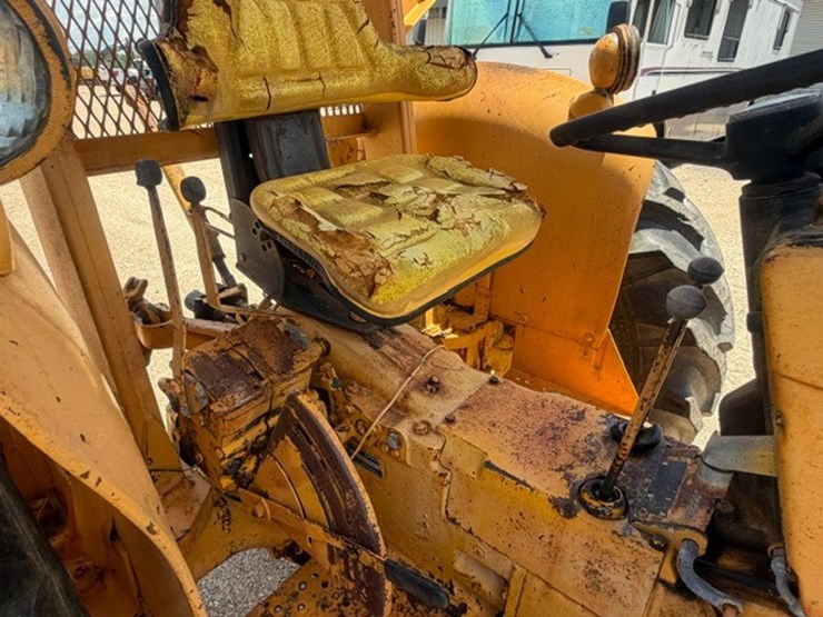 john-deere-302-image-32