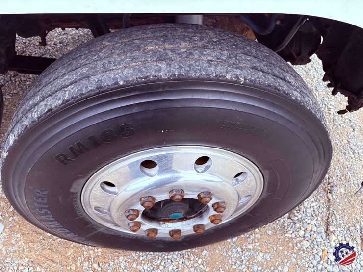 1996-freightliner-fld120-image-22