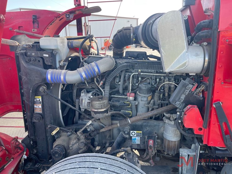 2016-peterbilt-365-image-24