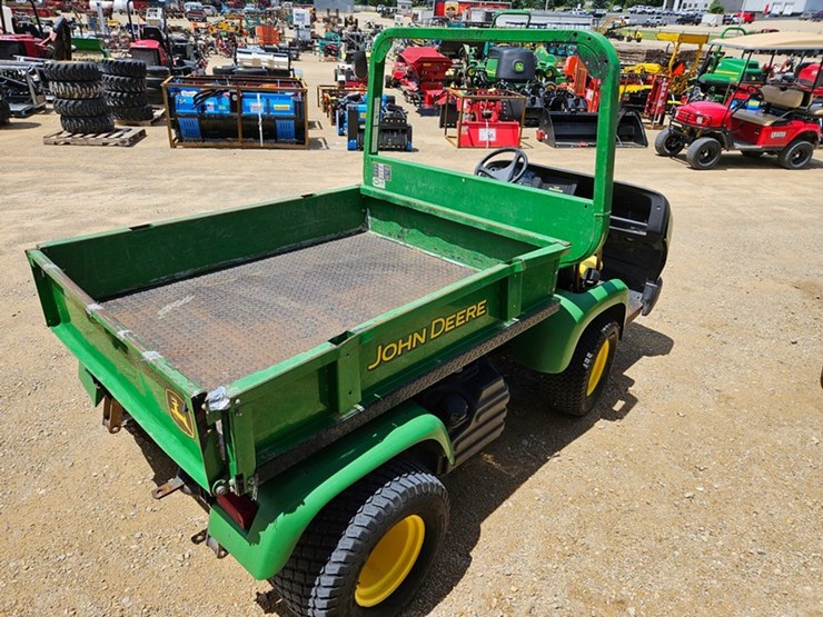 2020-john-deere-gator-image-5