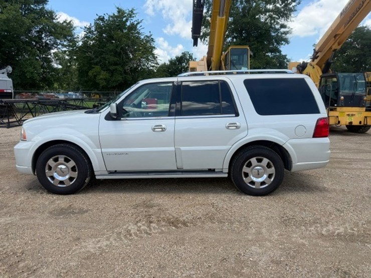 2005-lincoln-navigator-image-5