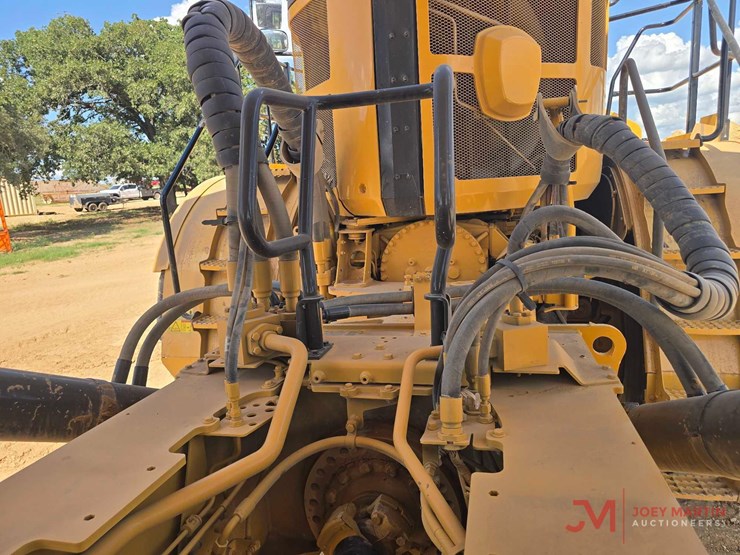 2021-caterpillar-745-image-21