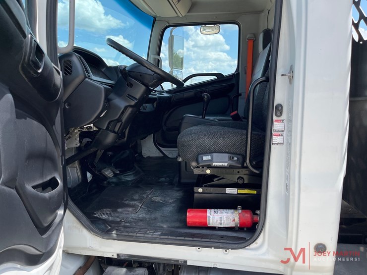 2018-hino-338-image-21