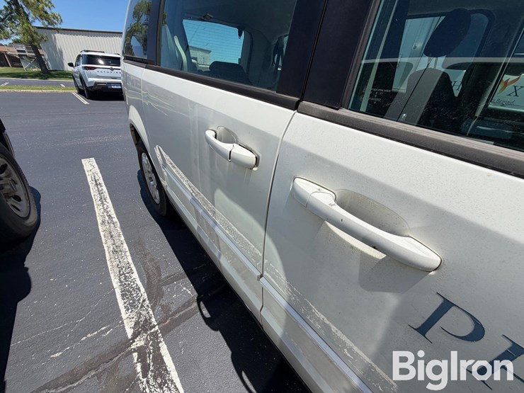 2010-dodge-grand-caravan-se-image-13