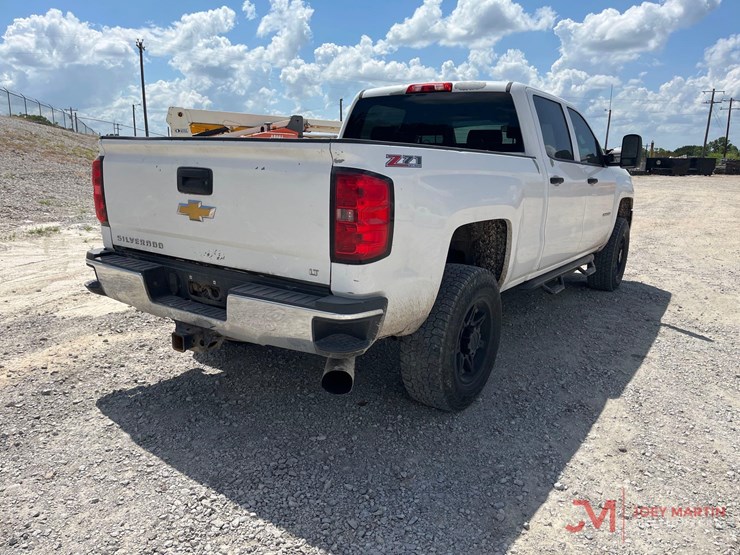 2015-chevrolet-silverado-2500-image-2