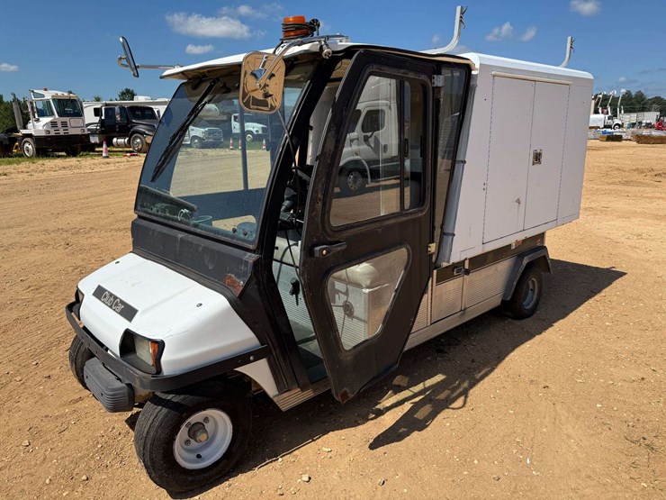 2005-club-carryall-utility-cart-image-1