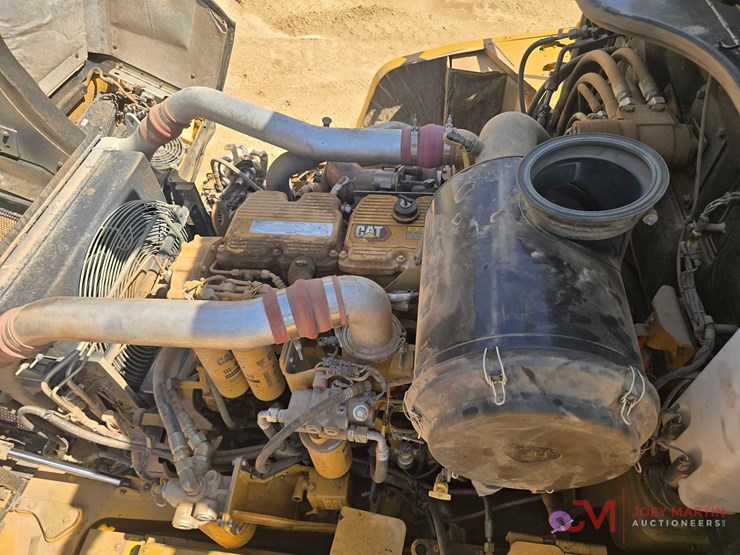 2021-caterpillar-745-image-26
