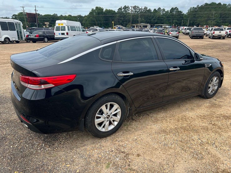 2016-kia-optima-4-door-sedan-(166,343-miles)-image-3