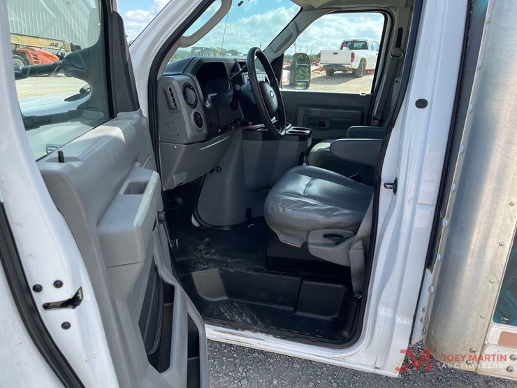2012-ford-e450-image-12