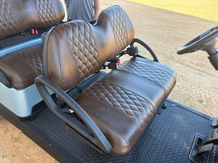 2025-club-car-6-seater-gas-golf-cart-image-11