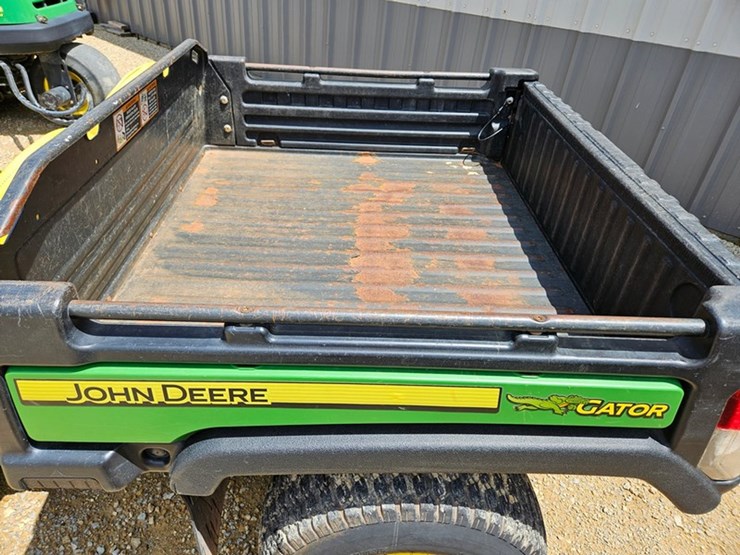 2014-john-deere-gator-image-18