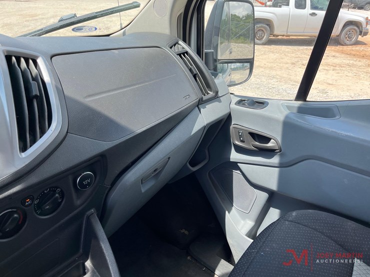 2019-ford-transit-image-18