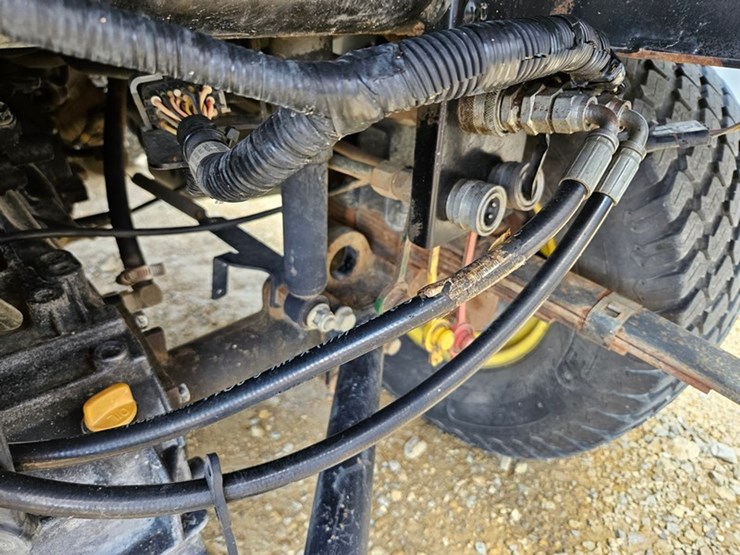 2020-john-deere-gator-image-20