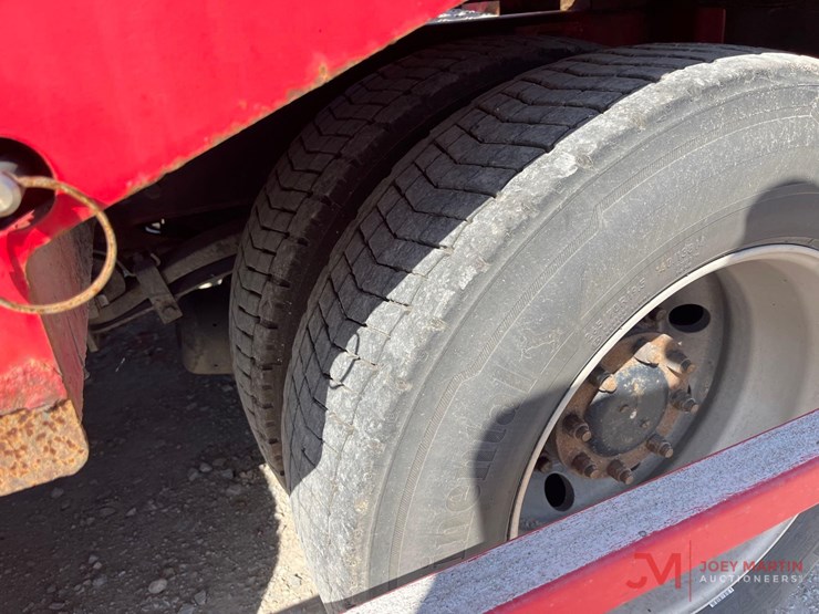 2016-peterbilt-365-image-5
