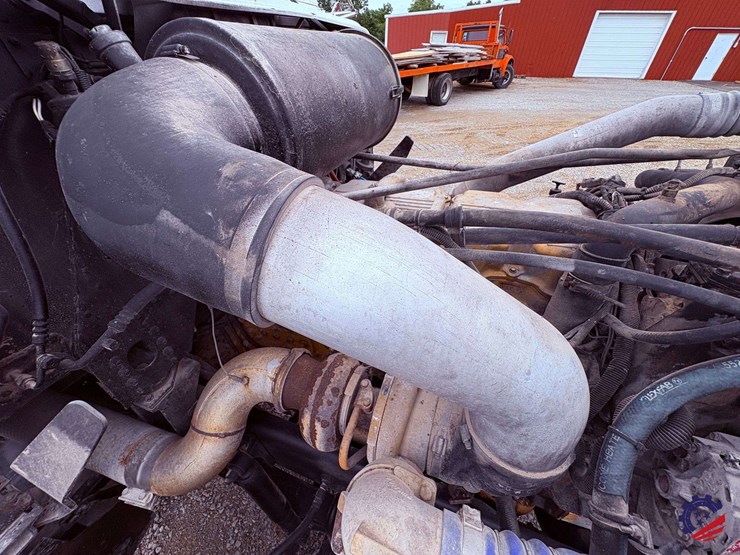 1996-freightliner-fld120-image-37