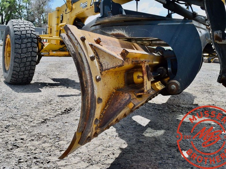 2008-deere-772d-image-33