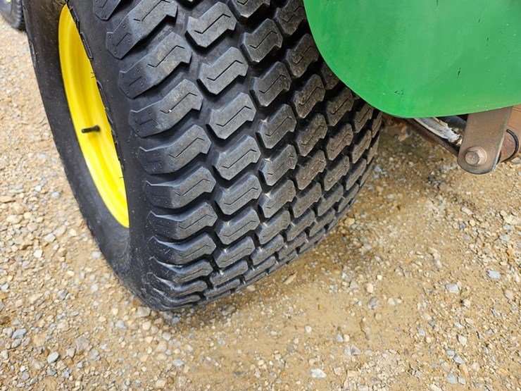 2020-john-deere-gator-image-17
