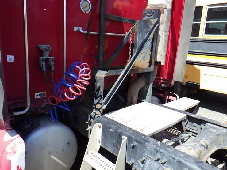 2008-peterbilt-387-image-11
