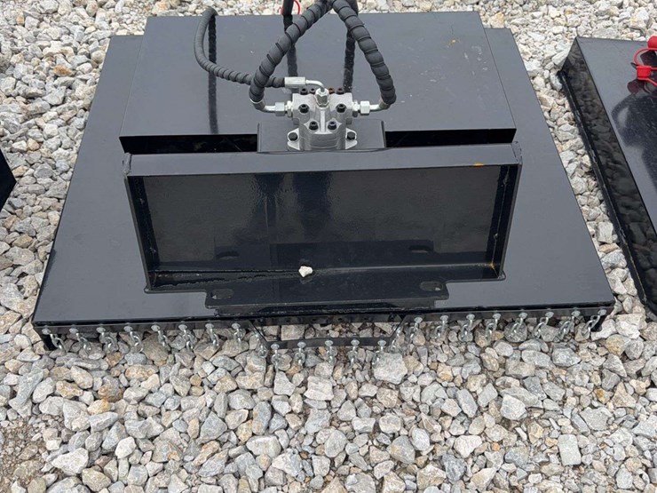 hydraulic-brush-cutter-attachment-for-mini-skid-steer-image-2
