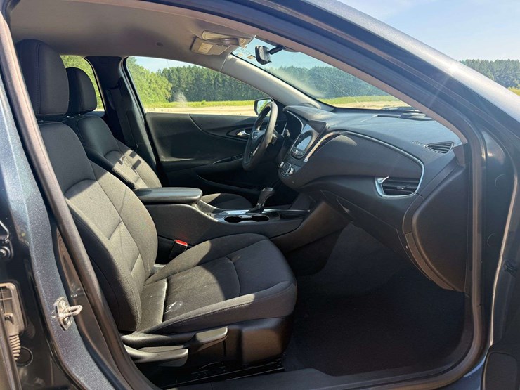 2019-chevrolet-malibu-4-door-sedan-(140,696-miles)-image-19