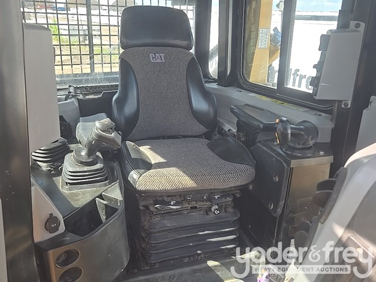 2019-caterpillar-d6t-lgp-image-48