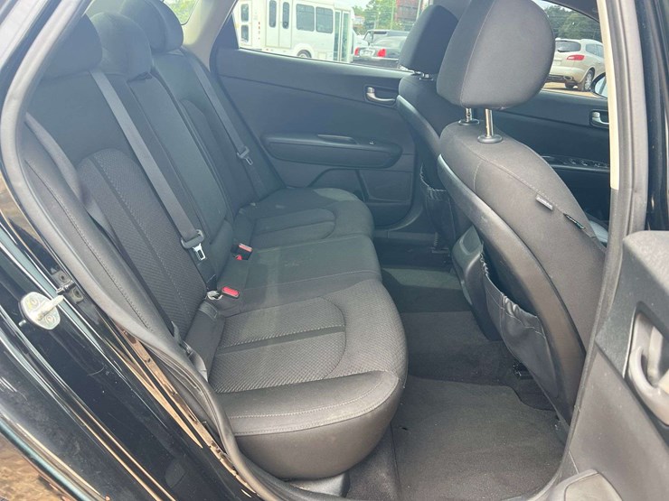 2016-kia-optima-4-door-sedan-(166,343-miles)-image-17