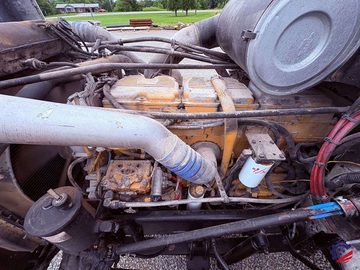 1996-freightliner-fld120-image-32