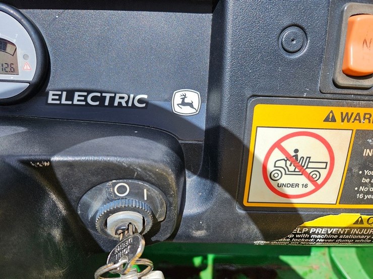 2011-john-deere-gator-image-28