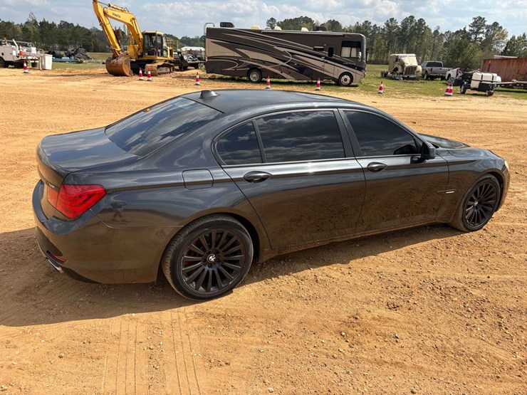 2012-bmw-7-series-4-door-sedan-(143,184-miles)-not-running-image-3