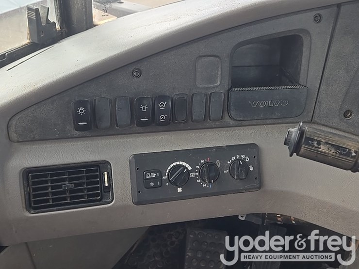 2020-volvo-a25g-image-61