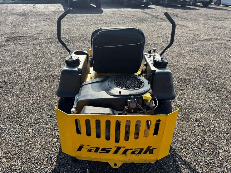 hustler-fastrack-42"-commercial-zero-turn-mower-image-6