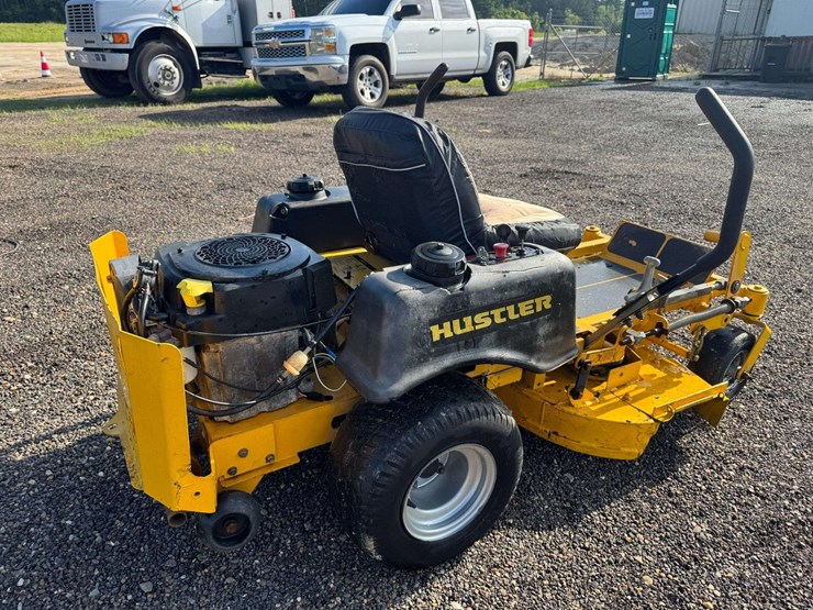 hustler-fastrack-42"-commercial-zero-turn-mower-image-3