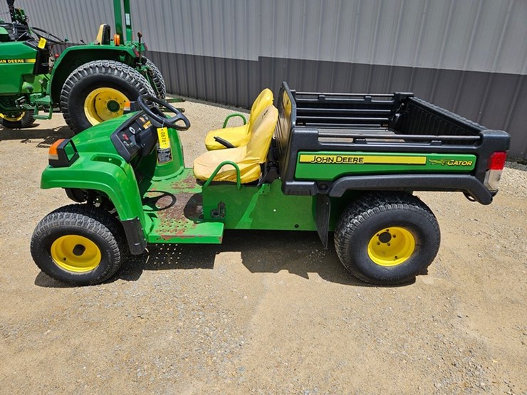 2011-john-deere-gator-image-2