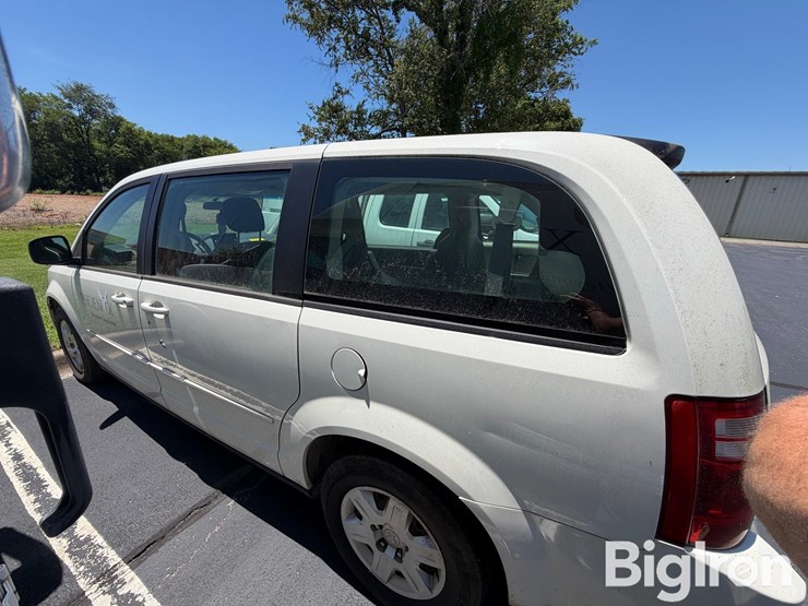 2010-dodge-grand-caravan-se-image-8