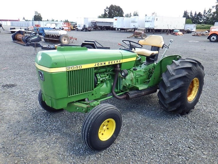 john-deere-2040-image-1