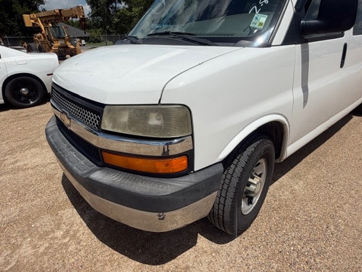 2013-chevrolet-express-3500-image-20