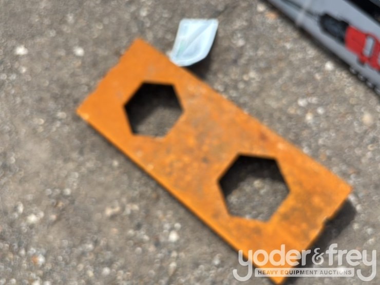 dingo-mounting-plate-to-suit-mini-skidsteer-image-1