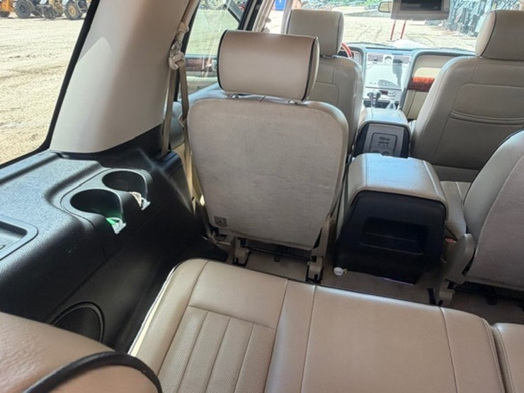 2005-lincoln-navigator-image-11