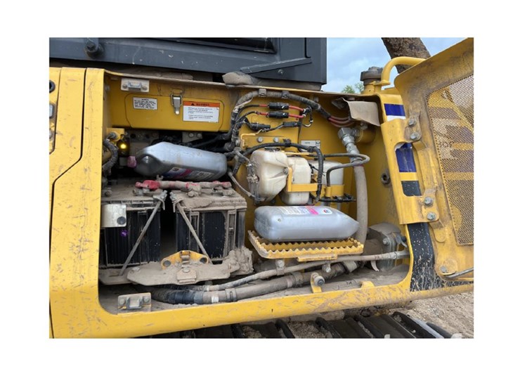 2022-komatsu-d61px-24-image-46
