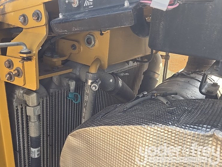 2019-caterpillar-d6t-lgp-image-35