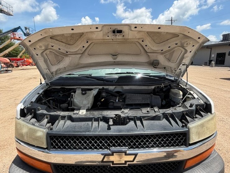 2013-chevrolet-express-3500-image-53