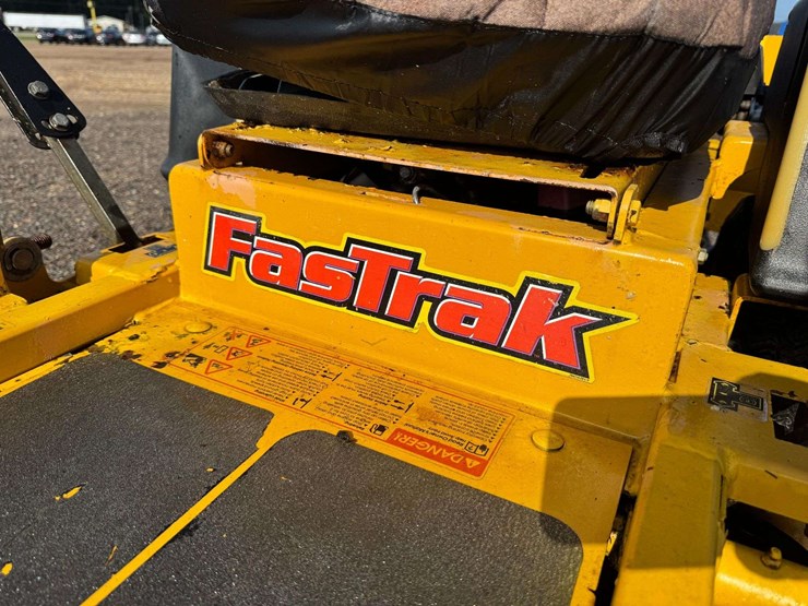 hustler-fastrack-42"-commercial-zero-turn-mower-image-23