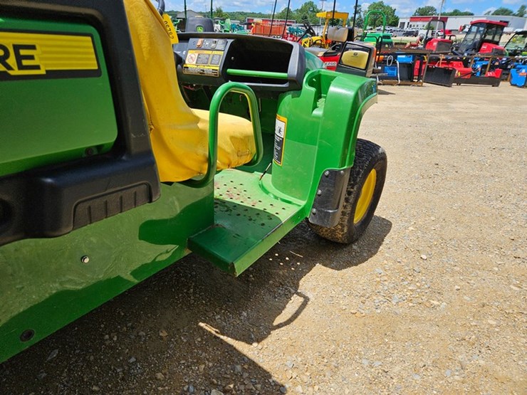 2014-john-deere-gator-image-25