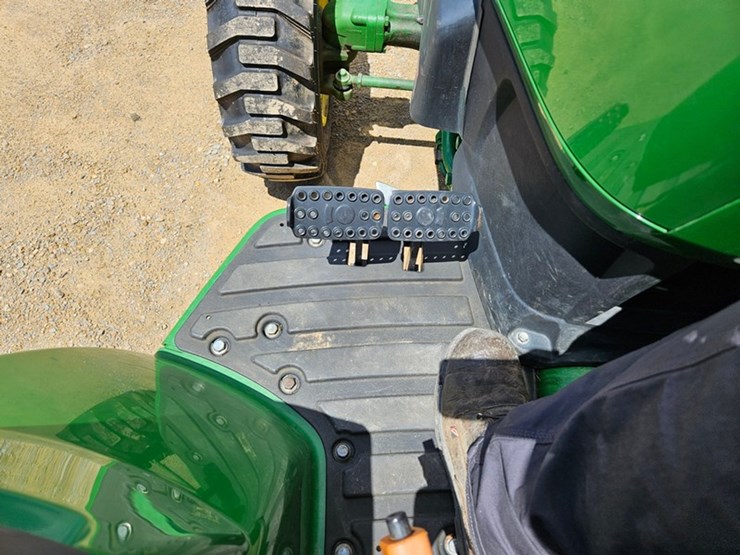john-deere-4066m-image-36
