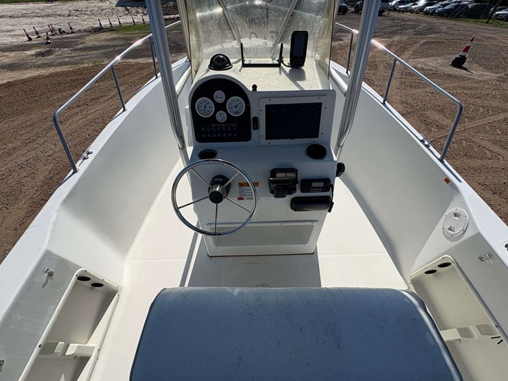 2002-hydra-sports-20'-center-console-boat-w/-tandem-axle-trailer-image-18