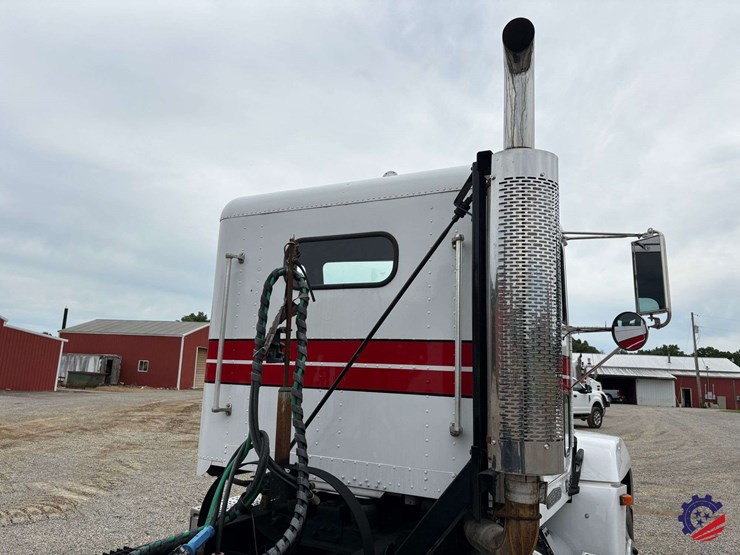 1993-freightliner-fld120-image-57