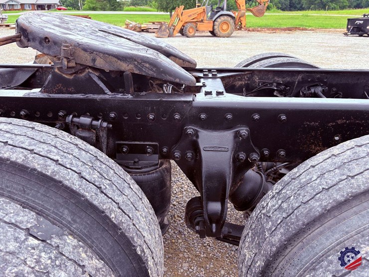 1996-freightliner-fld120-image-13