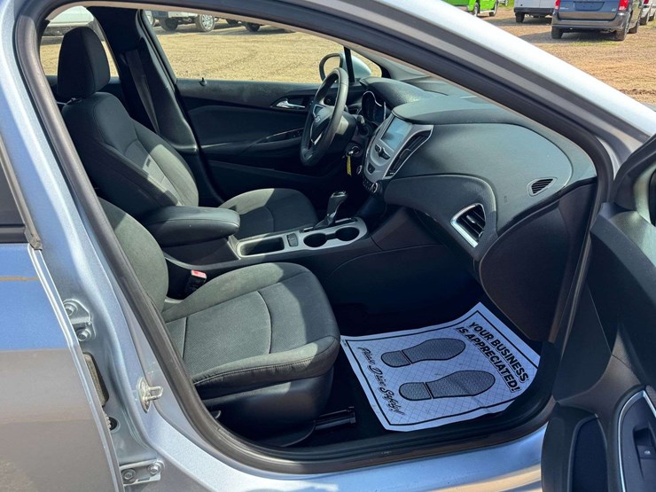 2018-chevrolet-cruze-ls-4-door-sedan-(73,376-miles)-image-14